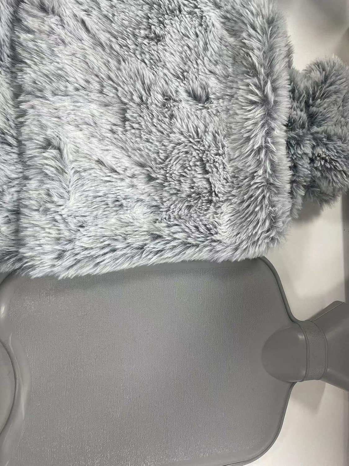 Hot Water Bottle with Luxury Cosy Faux Fur Cover,2L Leakproof Large Hot Water Bag for Neck,Shoulder,Hand Feet Warmer,Ideal for Women,Men(Grey)