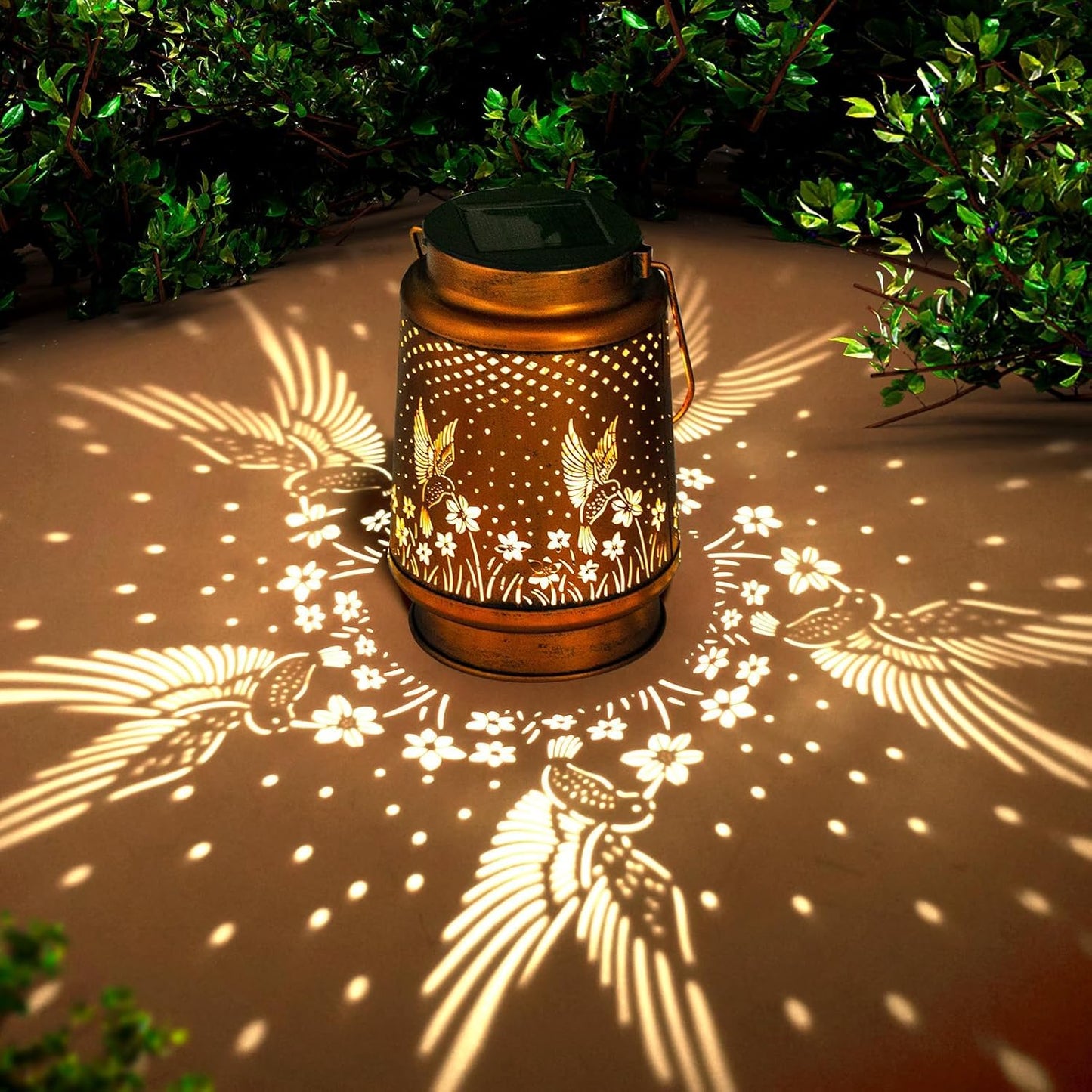 Hummingbird Solar Lanterns, Metal Garden Lights Garden Oranments Outdoor Waterproof Birthday Gifts Decorative Light Perfect Hummingbird Gifts for Mom Women Grandma Wife