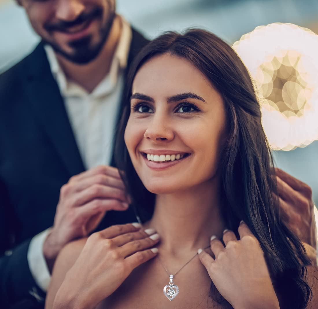 Gift for Women,Eternal Rose with Gift Box,Romantic Birthday Gifts for Her,Mum,Sister,Girlfriend,Grandma on Valentines Day,Anniversary,Mothers,Christmas