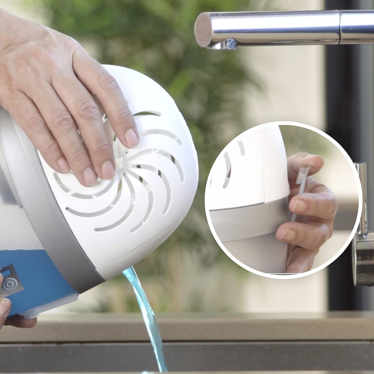 AERO 360º Moisture Absorber, 1 Device Incl. 1 Refill Tab 450G, Ultra-Absorbent Dehumidifier, Helps to Prevent Condensation, Mould & Musty Smells, Recyclable, Refillable Condensation Absorber