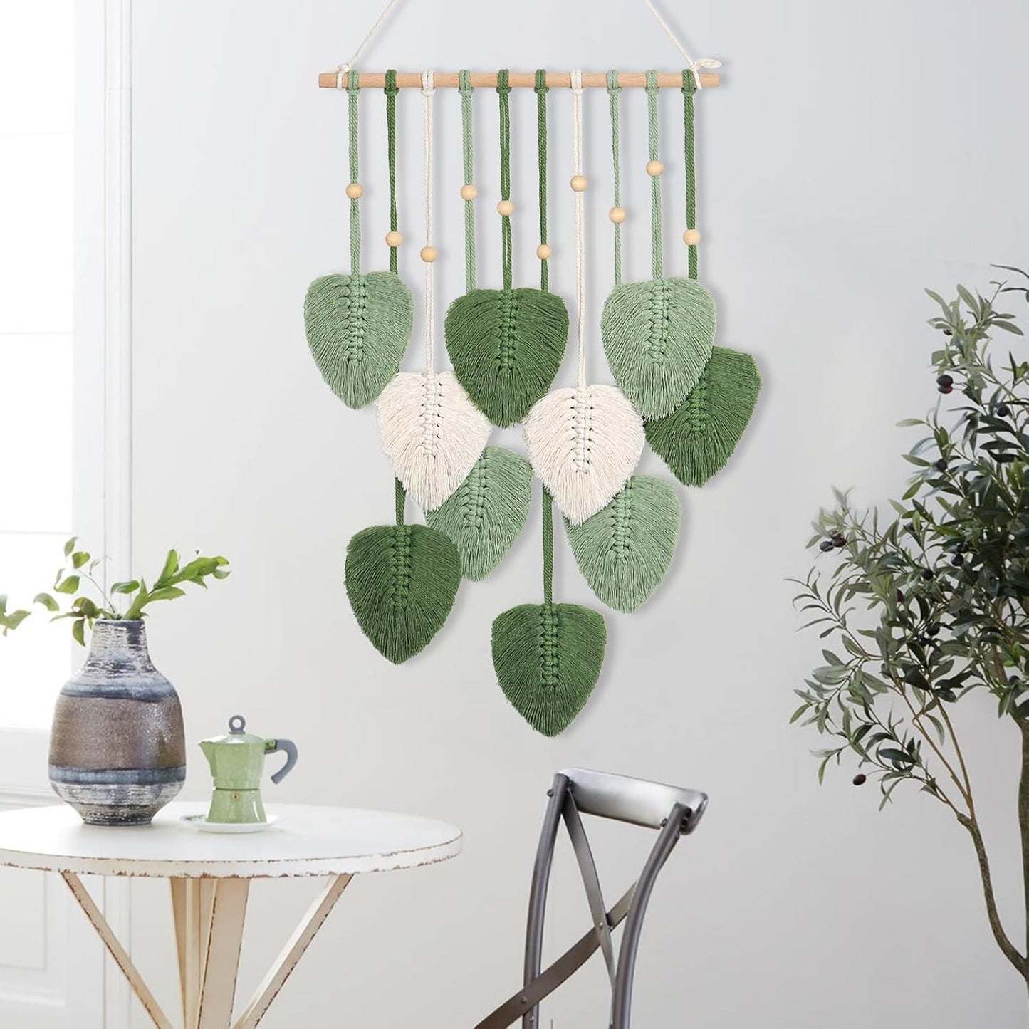 Macrame Wall Hanging Green Leaf Tassel Tapestry Boho Chic Wall Decor Handmade Woven Cotton Rope Tapestry Aesthetic Bohemian Wall Art for Bedroom Living Room Office Apartment Ornament