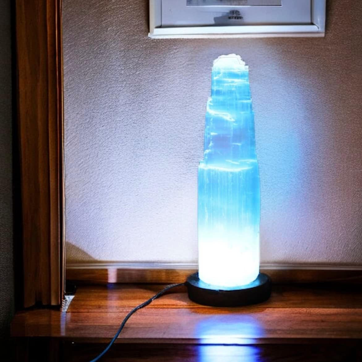 Pure Selenite Crystal Rock USB Mountain Tower LED Lamp Handcrafted Multi-Colour Wooden Base Meditation Healing Energy Mineral Gift Home Decoration Lamp (20Cm)