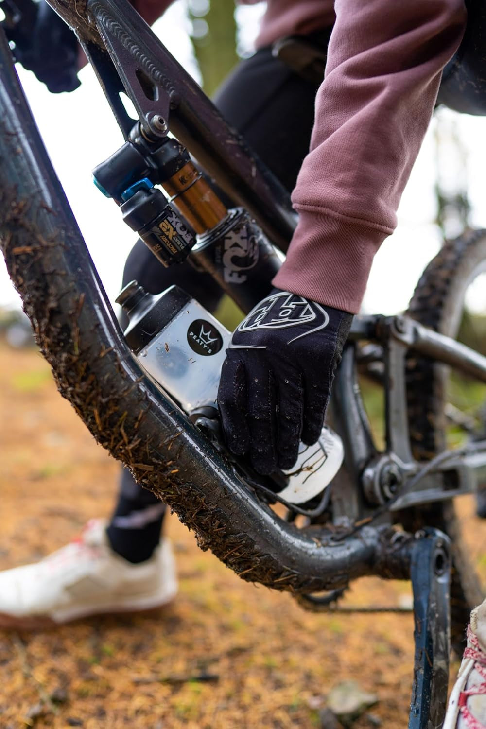X Fidlock Lockin Magnetic 600Ml Bike Water Bottle & Mount, Bicycle Drink Bottles, Cycle Accessories for Mountain Biking & Cycling, Premium Alternative to Cage, Twist & Release - Crown Smoked