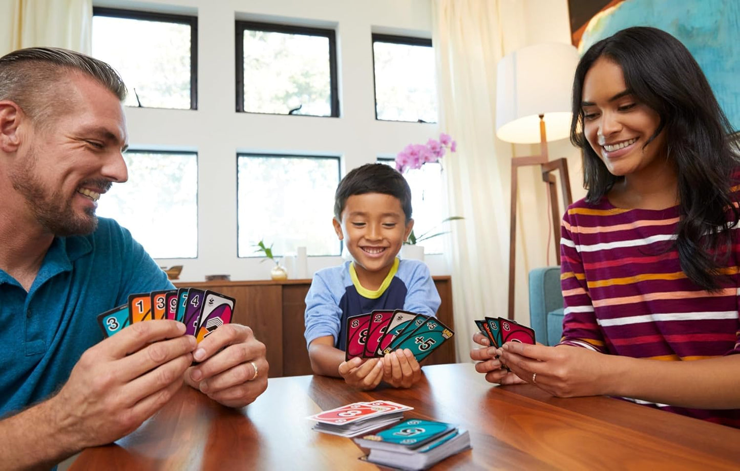UNO FLIP! Family Card Game for Adults, Teens & Kids, Double-Sided Deck with Special Flip Card, 112 Cards, 7 Year Old and Up, GDR44