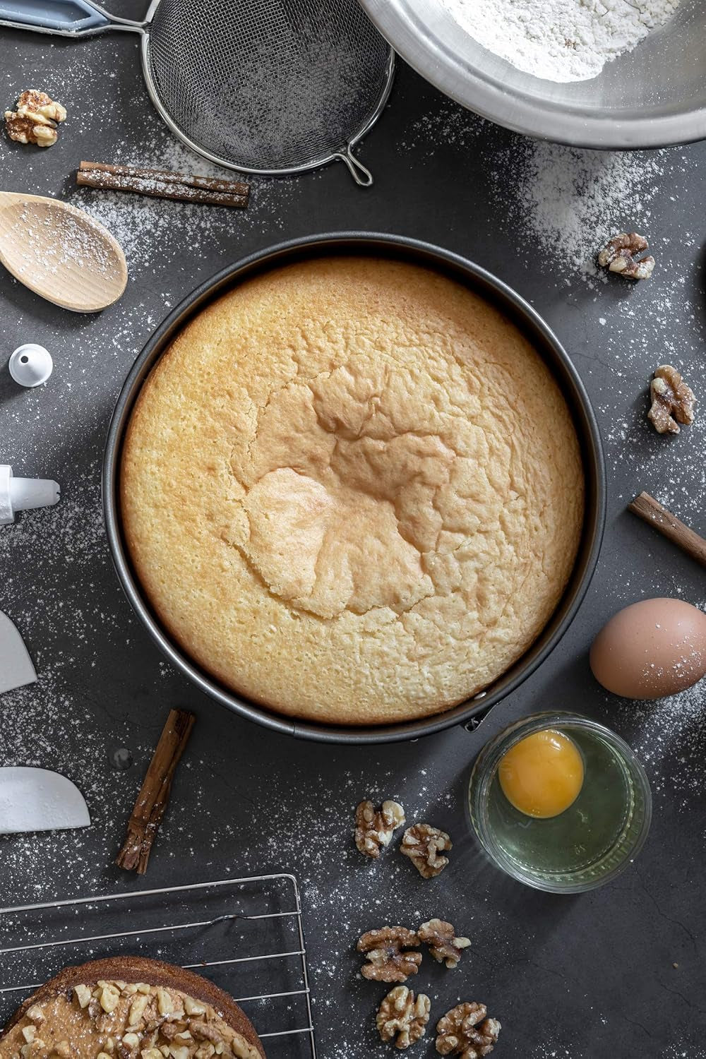 Non-Stick Spring Form Cake Tin, round Cake Pan with Loose Base for Easy Release, Dishwasher, Fridge and Freezer Safe, 23Cm / 9 Inch Diameter