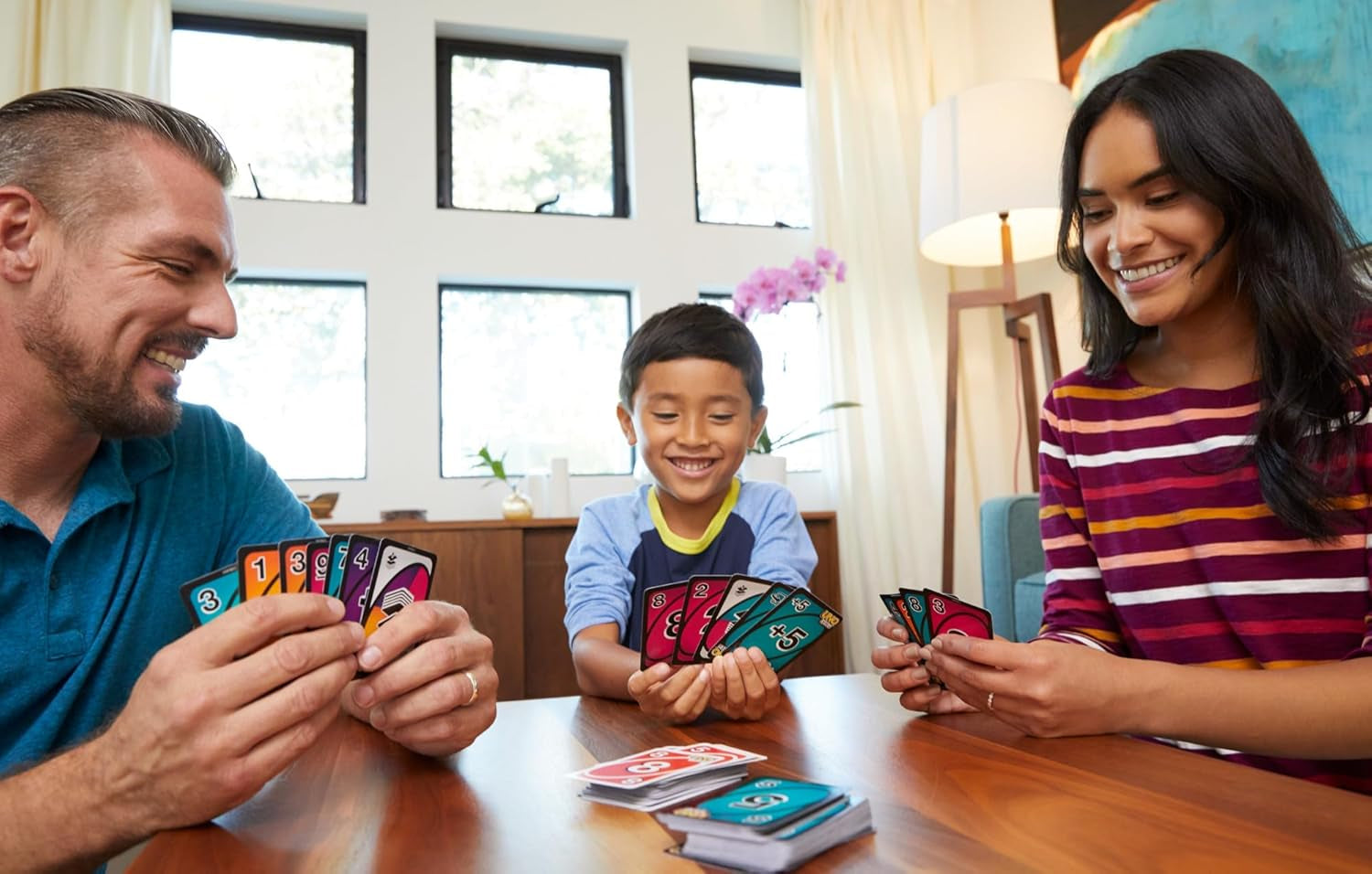 UNO FLIP! Family Card Game for Adults, Teens & Kids, Double-Sided Deck with Special Flip Card, 112 Cards, 7 Year Old and Up, ‎GDR44
