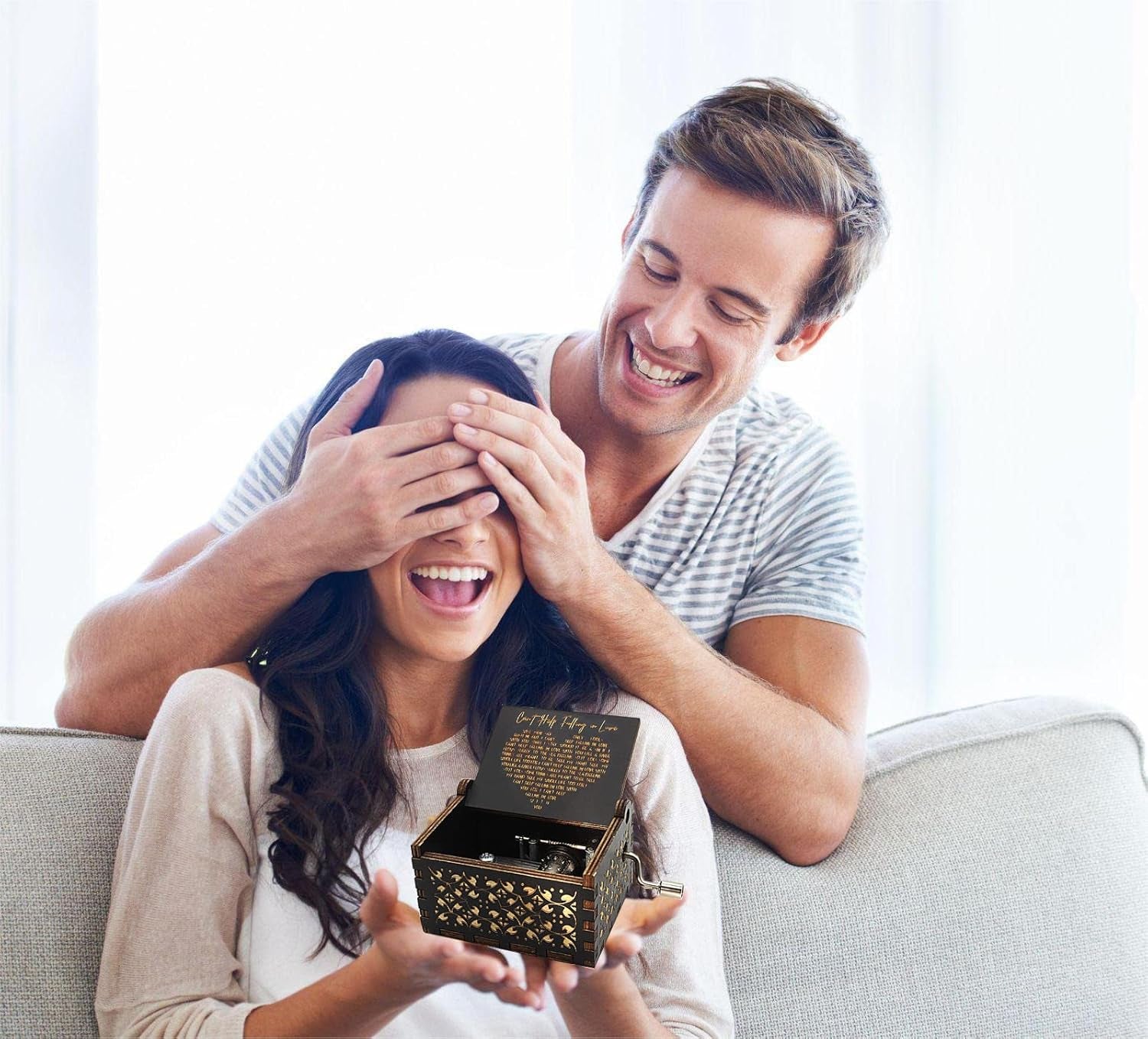 Can'T Help Falling in Love Music Box, Birthday Gifts for Wife Girlfriend Women, Vintage Wooden Hand Crank Music Box, Christmas Valentine Wedding Anniversary Romantic Gift