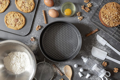 Non-Stick Spring Form Cake Tin, round Cake Pan with Loose Base for Easy Release, Dishwasher, Fridge and Freezer Safe, 23Cm / 9 Inch Diameter